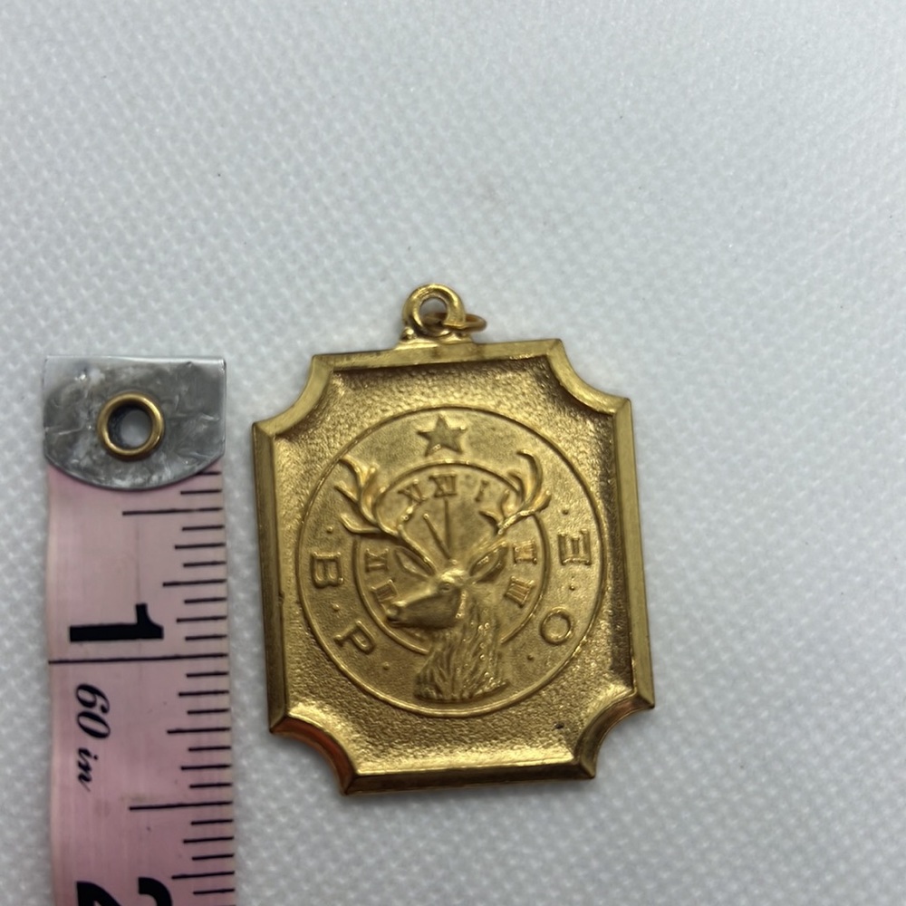 B. P. O. E. ELKS PENDANT MEDALLION CHARM GOLD TONE - Picture 4 of 9